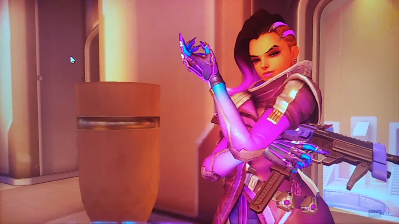 amino-MOIRA HAS BEST BOOTY-d2e02c9d