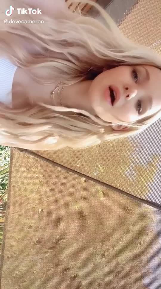 amino-Dove Cameron-409bcfbf