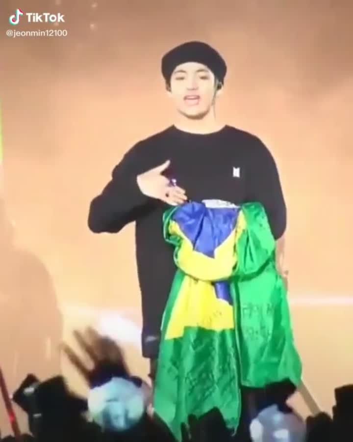 Taehyung with the Brazilian flag is everything for me